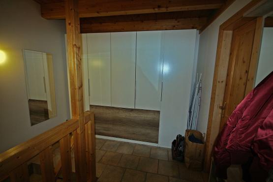 Vorzimmerschrank