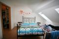 Schlafzimmer mit Ankleideraum